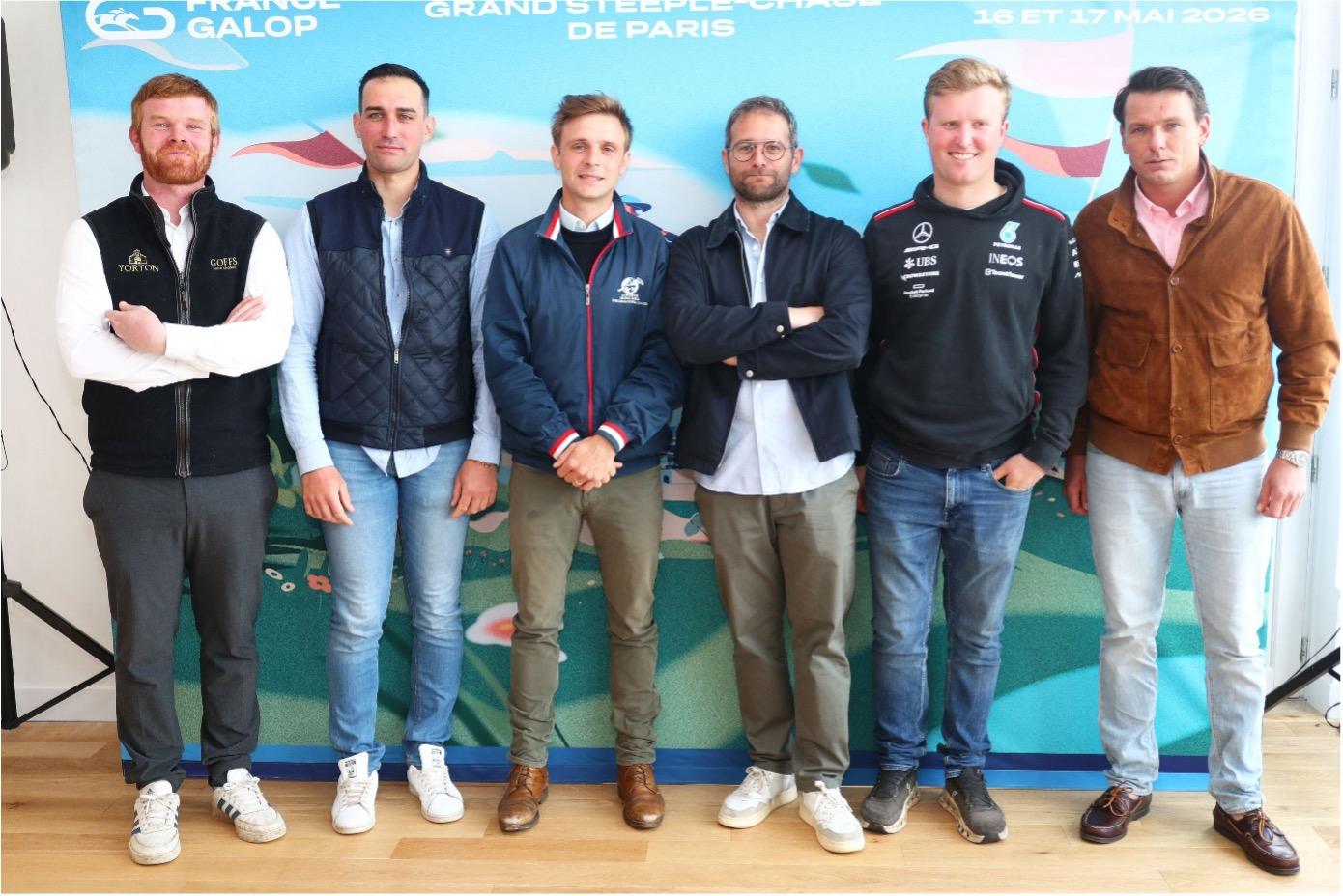 Les entraîneurs de Chantilly Hugo Merienne, Florian Bellemère, Mickael Seror, Noel George et David Cottin, et Marin Le Cour Grandmaison, responsable du site d’entraînement de Chantilly (au centre) 